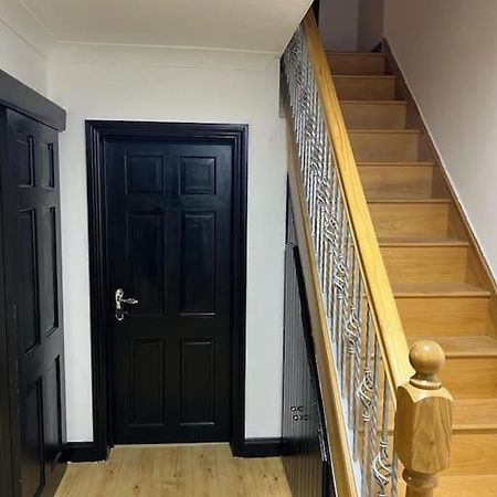 Villa Cheerful 3 Bed House With Free Parking. à Nottingham Extérieur photo