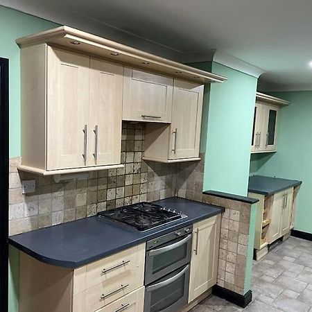 Villa Cheerful 3 Bed House With Free Parking. à Nottingham Extérieur photo