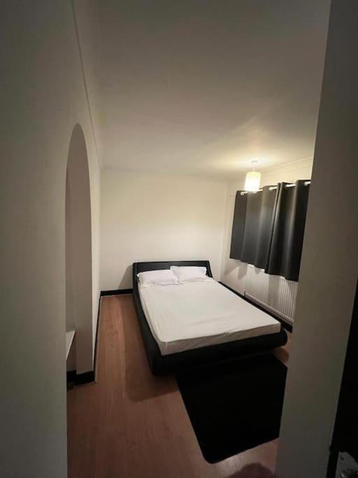 Villa Cheerful 3 Bed House With Free Parking. à Nottingham Extérieur photo