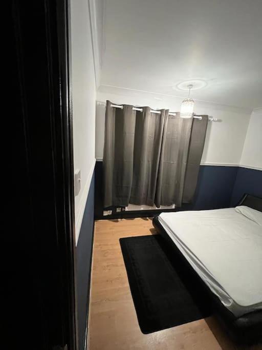 Villa Cheerful 3 Bed House With Free Parking. à Nottingham Extérieur photo