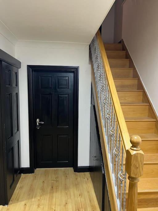 Villa Cheerful 3 Bed House With Free Parking. à Nottingham Extérieur photo