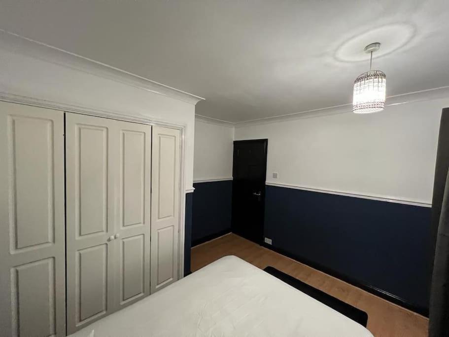 Villa Cheerful 3 Bed House With Free Parking. à Nottingham Extérieur photo