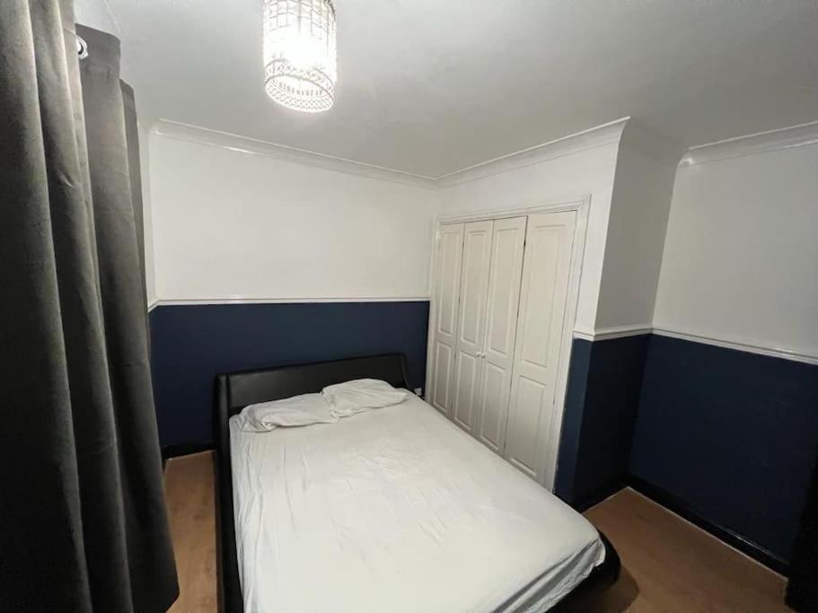 Villa Cheerful 3 Bed House With Free Parking. à Nottingham Extérieur photo