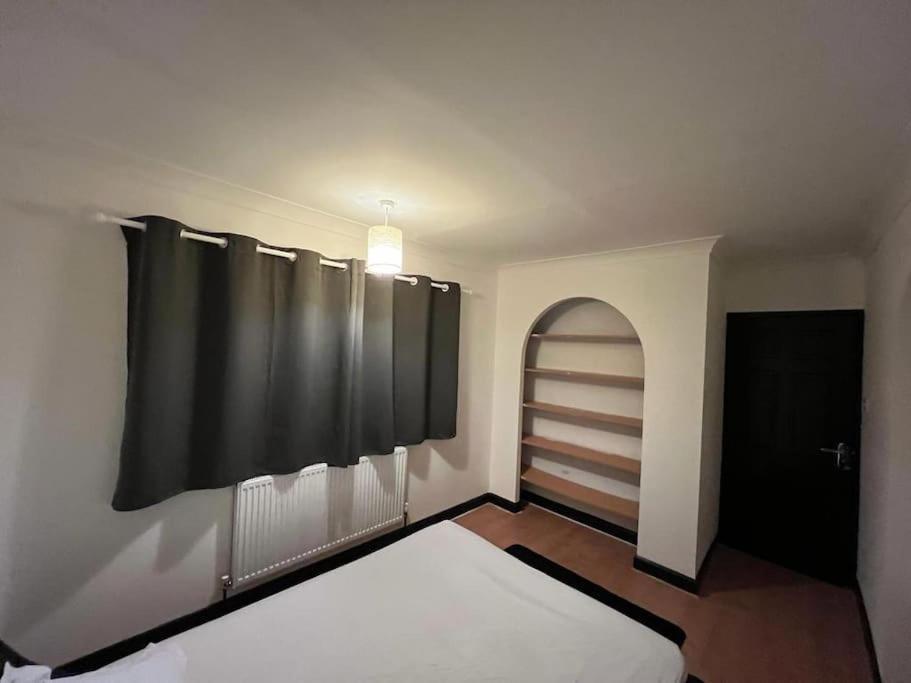 Villa Cheerful 3 Bed House With Free Parking. à Nottingham Extérieur photo