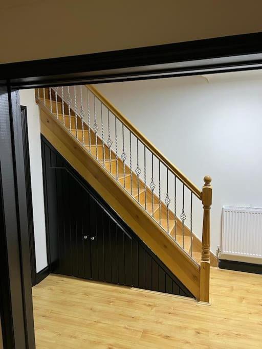 Villa Cheerful 3 Bed House With Free Parking. à Nottingham Extérieur photo