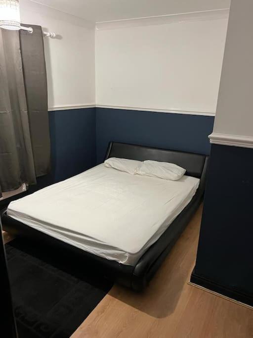Villa Cheerful 3 Bed House With Free Parking. à Nottingham Extérieur photo